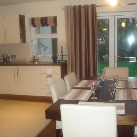 33 Ardmullen Townhouse X Davitt's & Restaurant *